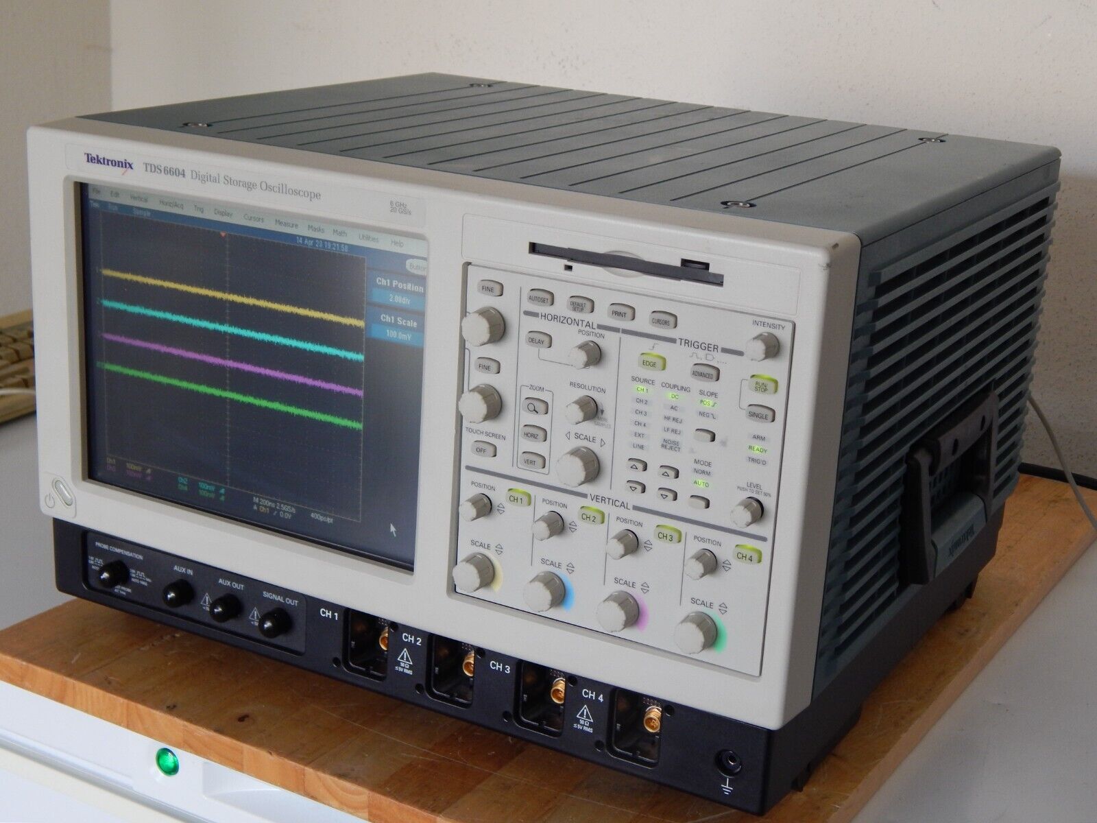Tektronix TDS6604 Digital Storage Oscilloscope, 4 Channel, 6GHz, 20GS/s Tektronix TDS6604 Digital Storage Oscilloscope, 4 Channel, 6GHz, 20GS/s